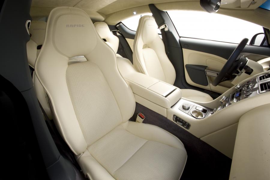 Интерьер Aston Martin Rapide 2010 года  (фото 133 из 190)